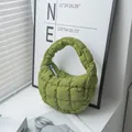 Mini borsa a mano trapuntata verde vivace a forma di nuvola con manico morbido - Verde chiaro
