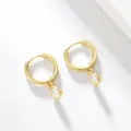 Elegante goudkleurige C-vormige oorringen met hangende druppelvormige zirkoon - Druppel Oorknopje / Goud