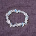 Pulsera elástica de chips de cristal de piedra lunar natural con cuentas de grava irregulares - Opalita