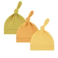 Detailansicht von drei weichen Neugeborenen-Knotenmützen in Senf, Orange und Gelb - Olive + Kurkuma + Gelb (einschichtig Ein Zweig) / Einheitsgröße