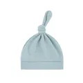 Detailansicht einer weichen hellblauen geknoteten Baby-Beanie-Mütze für Neugeborene - Blaugrau (einlagig Einlagiger Chiffon) / Einheitsgröße