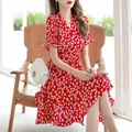 Elegant red floral A-line dress with short flared sleeves and V-neck for summer - M / Top And Bottom / Red