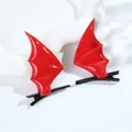 Glänzende rote Fledermausflügel-Haarspangen aus Kunstleder für Halloween-Kostüme - Haarclip / 1 Paar Packung / Metallic-Rot