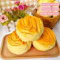 Juguete squishy de pan dorado realista hecho de material de espuma de PU de rebote lento - Pan desmenuzado a mano