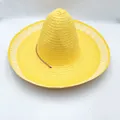 Vista detallada de sombrero mexicano tejido amarillo con ala de patrón blanco - L (58-60cm) / Amarillo