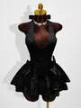 Robe licou élégante en jacquard noir avec col en V et grande jupe ample à volants - S / Hauts / Noir