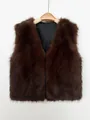Vue de face d'un gilet en fausse fourrure marron foncé avec col en V pour femme sur cintre - S / Hauts / Marron mélangé avec du noir