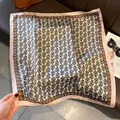 Pañuelo cuadrado de 70cm tipo seda con borde rosa y estampado vintage marrón - Estilo 7 / 70*70cm