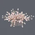 Handgefertigter roségoldener Brauthaarkamm mit drahtumwickelten Blumen und klaren Strass - Roségoldener Haarkamm (HS-J4793RG)