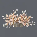 Elegante bruidshaarkam in roségoud met handgemaakte bloemen en sprankelende kristallen stras - Luxe Bloemhaarkam (HS-J4793G) / Goud