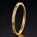 Bague minimaliste en acier titane doré avec pierres scintillantes pour femmes - Taille 5 / Style Micro-Pavé 7 Pierres / Bande Mince / Or