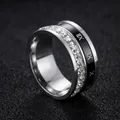 Bague en acier titane argenté avec chiffres romains noirs et cristaux carrés étincelants - Acier