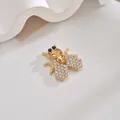 Elegante gouden bijen bedeltje met strassteentjes voor decoratie van telefoonhoesjes. - D3400 Vierkante Edelsteenbij / Legering