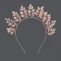 Elegante roségouden bruidshaarband met bladmotief en sprankelende kristalaccenten - Strass Decoratie Stijl / Elegant Roségoud