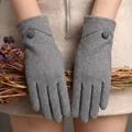 Warm grey winter gloves with thick fleece lining and decorative houndstooth buttons - One Size / W7 Center Button Grey