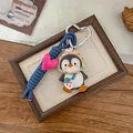 Portachiavi pinguino in tessuto fatto a mano con corda blu e ciondolo a cuore - Stile Pinguino Blu