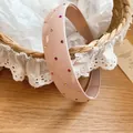Detalle de diadema de acrílico rosa decorada con brillantes pedrería de colores - Rosa (Strass de Colores)