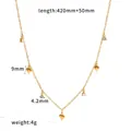 Detail van de gouden roestvrijstalen ketting met hartjes en zirkonia - Hart en Steen (TN3820) / 18K goud