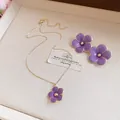 Elegante conjunto de joyas de flores de esmalte morado con collar y pendientes a juego - Conjunto de 2 piezas Collar Pendientes / Púrpura