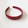Élégant serre-tête large en acrylique rouge avec strass colorés pour effet volume. - Bord Large clouté / Rouge Rose-Strass Multicolore