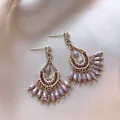 Boucles d'oreilles ethniques vintage avec perles violettes sur fond de satin - Gland en Éventail en Perles Facettées Violettes Bohème (65#) / Argent-Violet