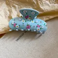 Elegante molletta per capelli in acrilico azzurro con fiori di margherita e strass - 38# Pinza per Capelli Margherita Fresca / Verde e Bianco
