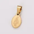 Dettaglio ravvicinato di un ciondolo ovale della Vergine Maria in acciaio dorato - Piccolo - Solo Ciondolo (Senza Catena) / Oro