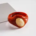 Bracciale rigido in acrilico terracotta con intarsio ovale effetto marmo e bordo oro - Rosso Brillante-Caffè