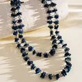 Detailansicht einer eleganten Vintage-Halskette mit tiefblauen Muscheln und Glasperlen - Dunkelblauer unregelmäßiger Muschelperlen-Stil / 4# Halskette-Blau
