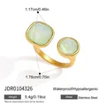 Verstelbare gouden roestvrijstalen open ring met twee lichtgroene glazen stenen. - Verstelbaar Open / Lichtgroen (JDR0104326)