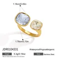 Verstelbare goudkleurige roestvrijstalen open ring met blauwe en gele glazen vierkanten - Verstelbaar Open / Blauw En Geel (JDR0104331)