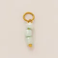 Dettaglio di perle di giada verde menta su un ciondolo in acciaio inossidabile placcato oro 18K - Corda in finta giada blu verde n. 13 / Verde petrolio