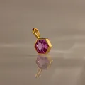 Élégant pendentif hexagonal en acier inoxydable plaqué or avec un zircon pierre de naissance violet - Pendentif Pierre de Naissance Octobre