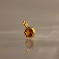 Pendentif pierre de naissance hexagone en zircon ambre et acier titane doré élégant - Pendentif Pierre De Naissance Novembre