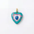 Gros plan d'un pendentif en forme de cœur avec motif œil émaillé et anneau doré - Pendentif Point Bleu (No. 8) / Vert Turquoise