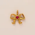 Élégant pendentif nœud plaqué or orné d'une pierre précieuse rouge en forme de cœur - Pendentif Noeud Papillon Fluide / Or