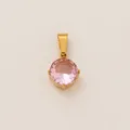 Vue détaillée du pendentif pierre de naissance rose avec bélière en acier plaqué or 18K. - Pink Round Birthstone Pendant / Rose