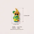 Vista SKU dettagliata di un ciondolo personaggio ananas in rame 3D con misure. - Ciondolo Gatto Ananas