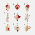 Variedad de dijes de esmalte románticos con corazones, rosas, osos y motivos de cupido. - Colgante de Corazón con Rosa (No. 1)