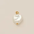 Witte barokke hartparelhanger met vergulding voor zomerse sieraden - Hart Parelhanger
