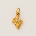 Exquisiter unregelmäßiger geometrischer Anhänger aus 18k vergoldetem Edelstahl mit weißer Perle - Schnecken-Stil / Einzelstück