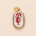 Vintage vergoldeter ovaler Anhänger mit einem charmanten roten Hummer-Design - Ovaler Hummeranhänger / Lobster Painting