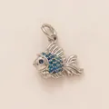 Detaillierter silberner Fisch-Anhänger mit blauen Edelsteinen für Bikini-Sommermode - Arowana Fish Pendant / Edelstahl Silberfarbe Blauer Zirkonia