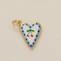Prachtige hartvormige emaille hanger met een schattig kersendesign en gouden rand - Hanger 18 Hart Kers