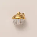 Detaillierter Miniatur-Cupcake-Anhänger in Gold und Silber für individuellen Schmuck - Pizza-Ecke Anhänger