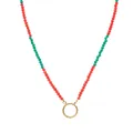 Handgemaakte ketting met rode en groene facetgeslepen kralen en gouden ring hanger. - Gekleurde Kraal Gesp Ring Ketting