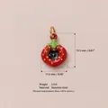 Vista dettagliata di un ciondolo gatto fragola rosso con misure di peso e dimensioni - Pendaglio Gatto Fragola No.5