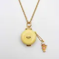 Primer plano detallado de collar de relicario de esmalte amarillo con dije de niña cocinera - Chef Locket Necklace / Amarillo