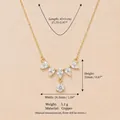 Elegante goldene Halskette mit fächerförmigem Anhänger, klaren Kristallen und Maßen - Fächerförmiger Stil / Gold