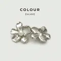Bouton en métal fleur irrégulière élégant avec décoration de perle en finition argentée - 15mm / Argent